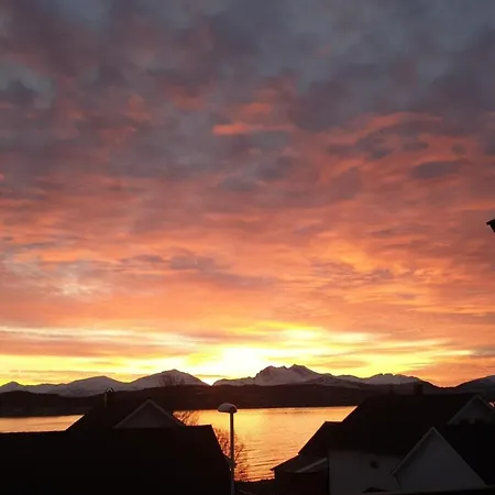 Modern House In Chain With Lovely Views! Holiday home Tromso