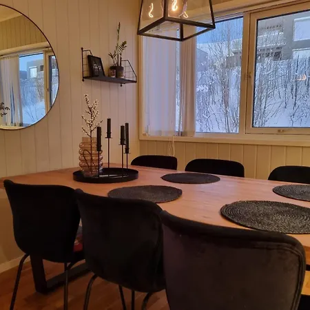 Modern House In Chain With Lovely Views! Semesterbostad
