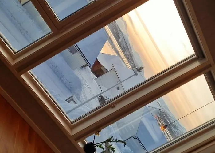 Modern House In Chain With Lovely Views!