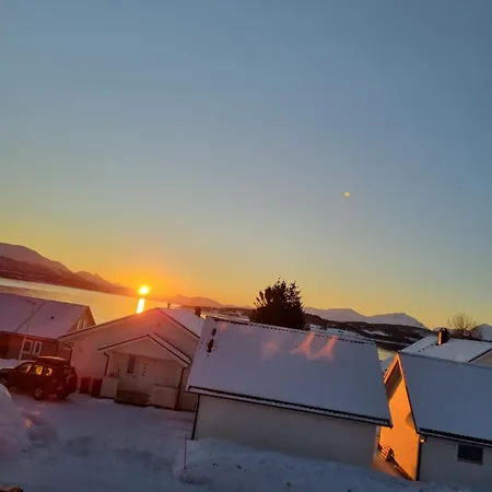Modern House In Chain With Lovely Views! 트롬쇠